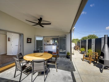 Contemporary Living in an Enviable Location