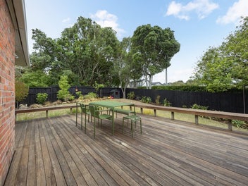 Sun, Space & Sea Views - The Perfect Retreat!