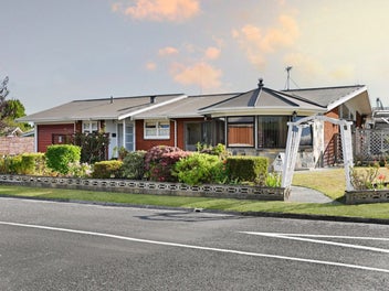 Solid Brick, Space & Charm - Don't Miss Out!