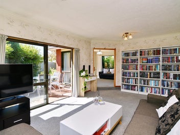 Double Glazed, Double Garage, Plus Camper Parking!
