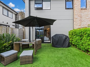 Effortless Living in a Prime Location!