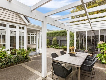 Character and Charm in Lowry Bay