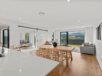 Scenic views and single-level sophistication