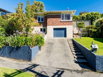 Sun soaked haven - vacant and waiting for you!