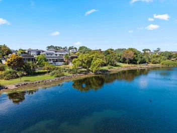 Charming Lakefront Property in Takapuna