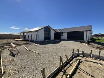 High Spec With Completion Due Mid-Apr!