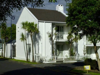 Image 1 of 5