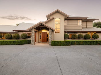 Luxury Residence– Privacy, Location & Perfection