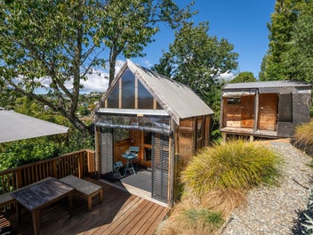 IMPRESSIVE ART DECO GEM IN NELSON