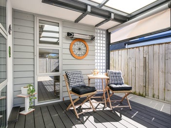 Prime Central Location - Modern Townhouse!