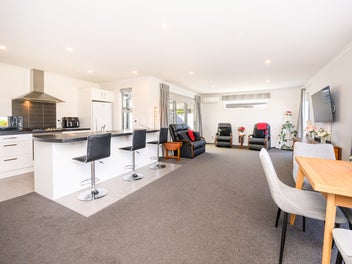 Prime Central Location - Modern Townhouse!