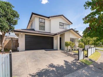 Freehold 5-BEDROOM home IN FLAT BUSH/ORMISTON!