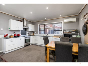 Immaculate Family Home - Move In Ready!