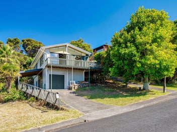 MUST SELL - OWNER RELOCATING TO AUSTRALIA!