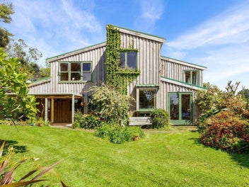LIFESTYLE WITH DEVELOPMENT POTENTIAL
