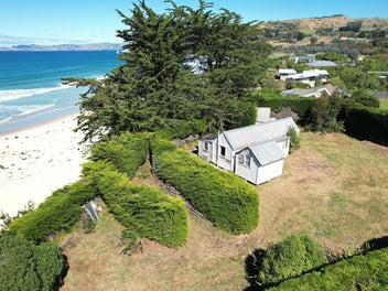 Beachfront Bliss– An Unmatched Slice of Paradise