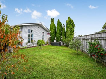 Family home + so much more!