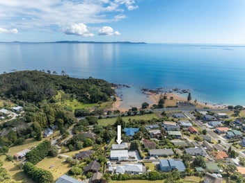 Sunny and private 300m from the beach