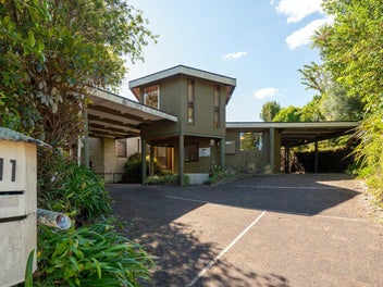 Hidden Gem in Kawaha Point With Lake View