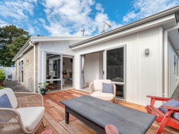 Hamptons Elegance Meets Effortless Living
