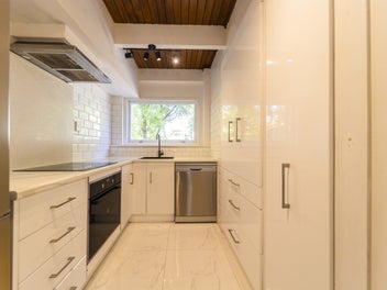 Two bedroom retreat right next to the lagoon!