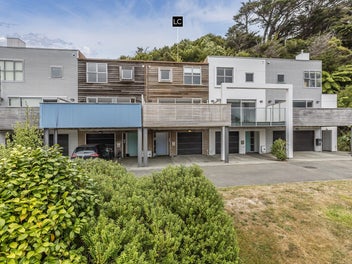 VALUE VALUE VALUE - LARGE TOWNHOUSE
