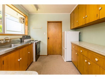 Great Potential in this Townhouse!