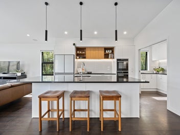 Home and Income in a Prime Location!