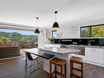 Stylish Modern Design in Unbeatable Location!