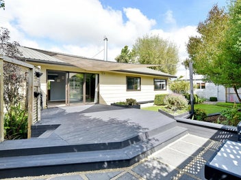 Hidden 1334m2 Garden Oasis Awaits