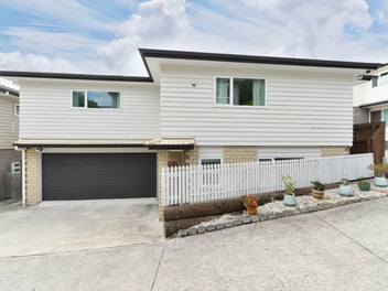 CONTEMPORARY FAMILY LIVING; PRIME CENTRAL LOCATION