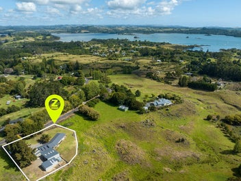 Large Renovated Family Home with Multiple Sheds
