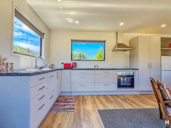 Mountain View Magic - Furnishings included