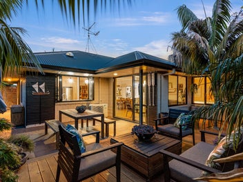 Take A Peek! Blissful Tropical Retreat!