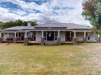 BEAUTIFULLY UNEXPECTED - MODERN CHARM & CHARACTER