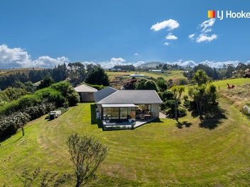 The Perfect Lifestyle & Panoramic Sea Views