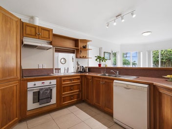 Comfortable, Spacious, Location !!