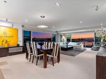 Stunning Harbour Views & Luxury Living – 3-Bed...