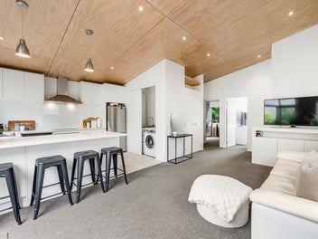 Charming 2-Bedroom Freehold Home in Botany Downs!