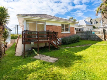 Solid Brick – A Renovator’s Dream in Mornington