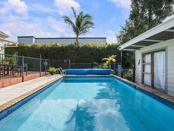 Remuera villa with character and pool