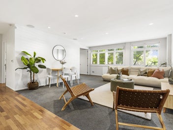 Spacious entry to Grey Lynn