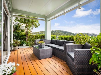 Spectacular Seaview and Single Level