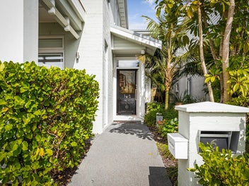 Single Level, Sunshine & Seaview