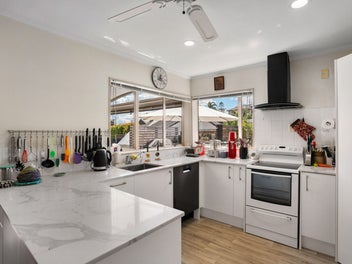 SOLID BRICK AND TILE - GREAT LOCATION!