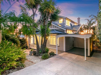 Tropical Oasis in Mt Eden - Space Abounds