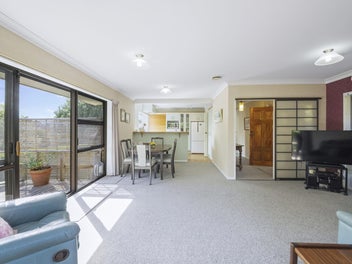 Charming Home in the Heart of Farm Cove!