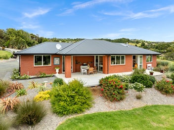 Stunning Views - PLUS Cashback Bonus !!