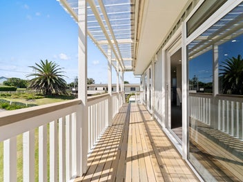 Vendors ready to move - Exceptional Value $899k!