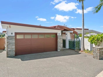 Love the location Sea Views & Rangi Zone